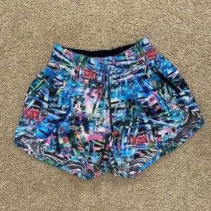 Lululemon Tracker Shorts - Size 4 - Limited Edition SeaWheeze 2018